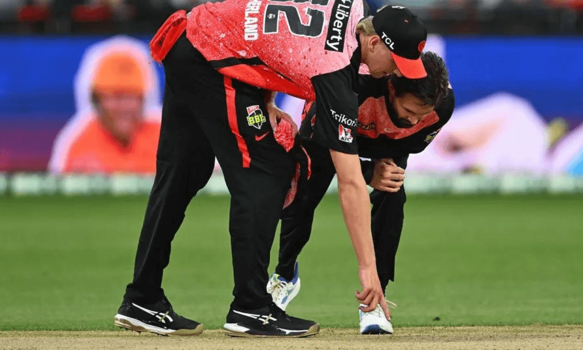 BBL Clash Abandoned Due to 'Dangerous' Pitch at GMHBA Stadium